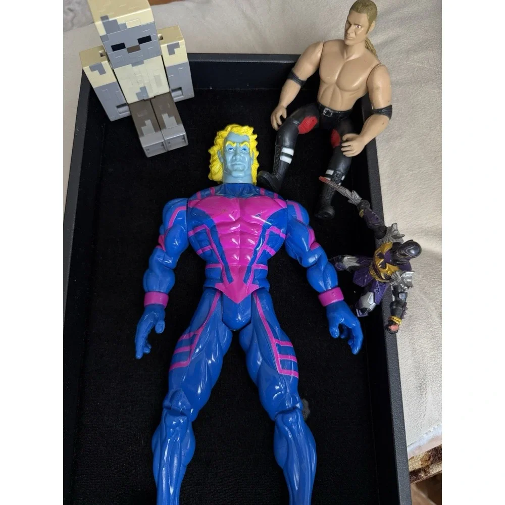 Action Figure Lot. One Price Takes‎ All. 4078